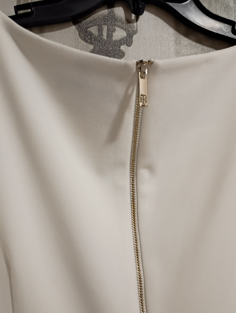 Tommy Hilfiger White Ladies dress With Ruffled Detail On Sleeve edges- Size 12 - Picture 7 of 11